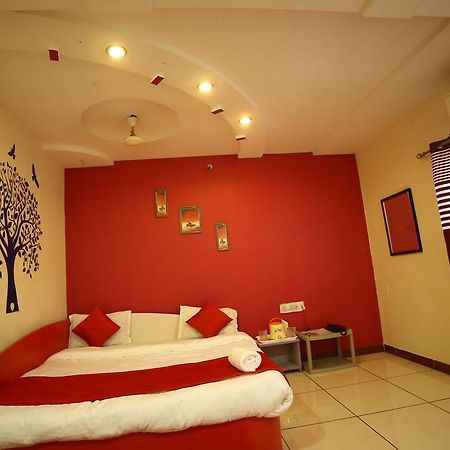 Hotel Velvet Rajkot Exterior foto