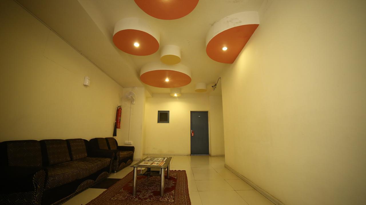 Hotel Velvet Rajkot Exterior foto