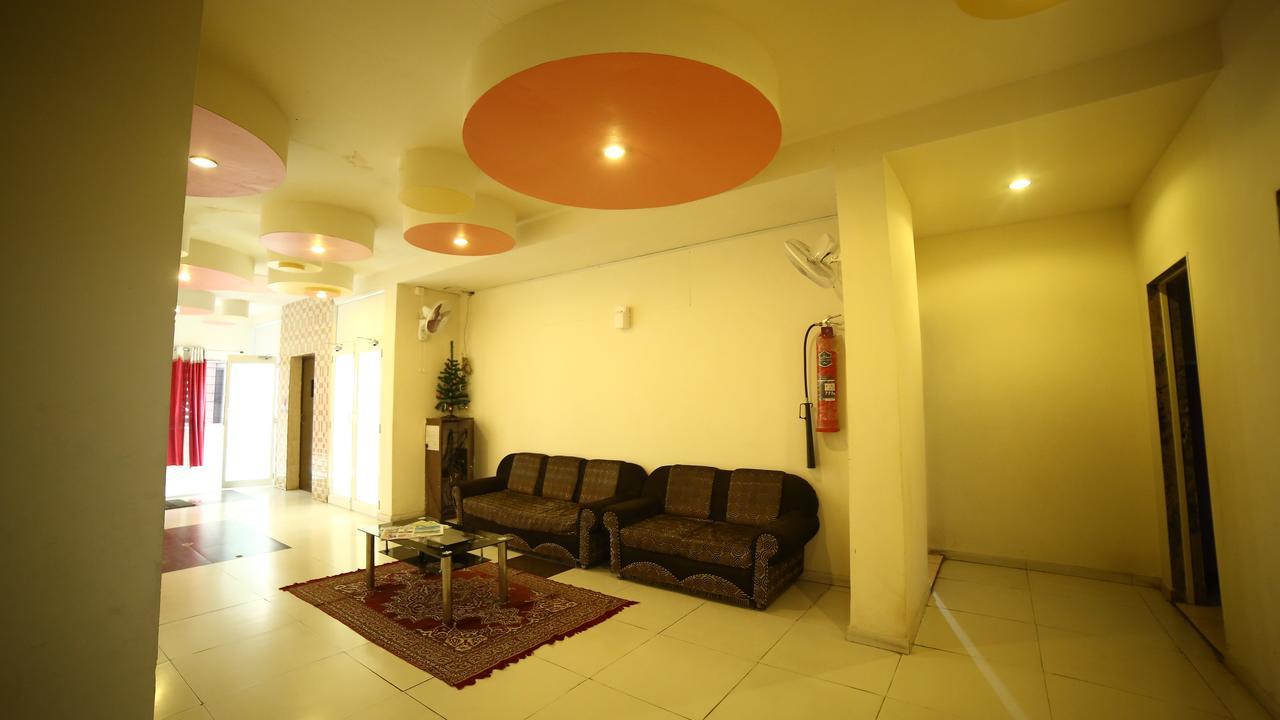 Hotel Velvet Rajkot Exterior foto