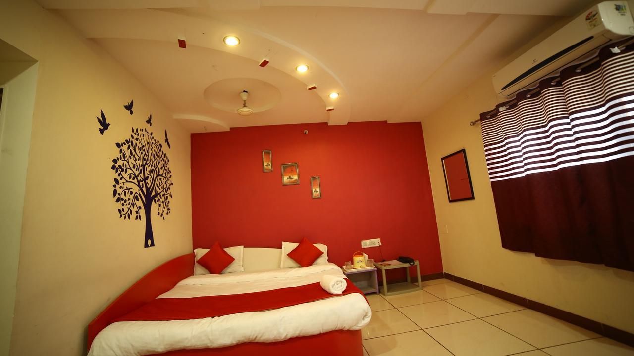 Hotel Velvet Rajkot Exterior foto